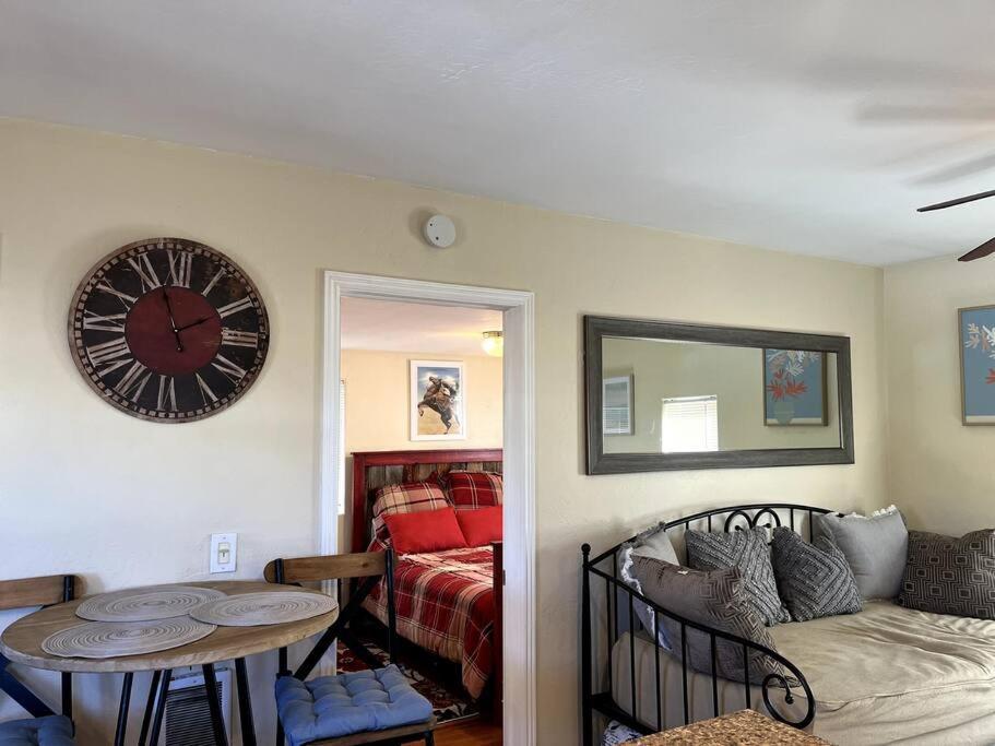 Cheerful Pet-Friendly Bungalow Right In Town Montrose Bagian luar foto